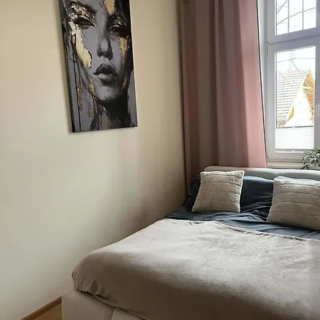 Przy Plazy, Zeromskiego 11 *